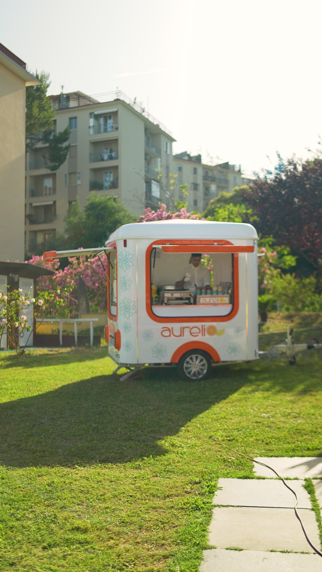 Carica il video: 