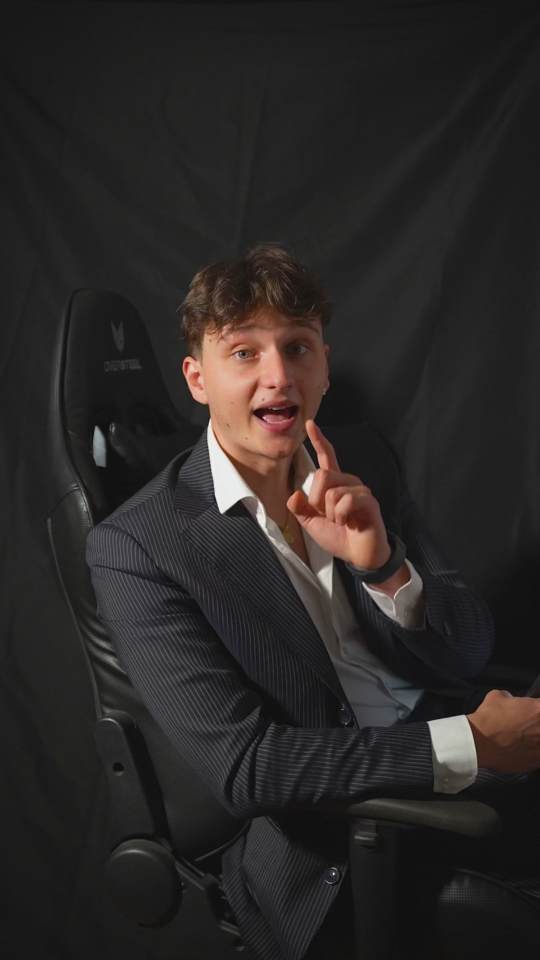 Carica il video: 